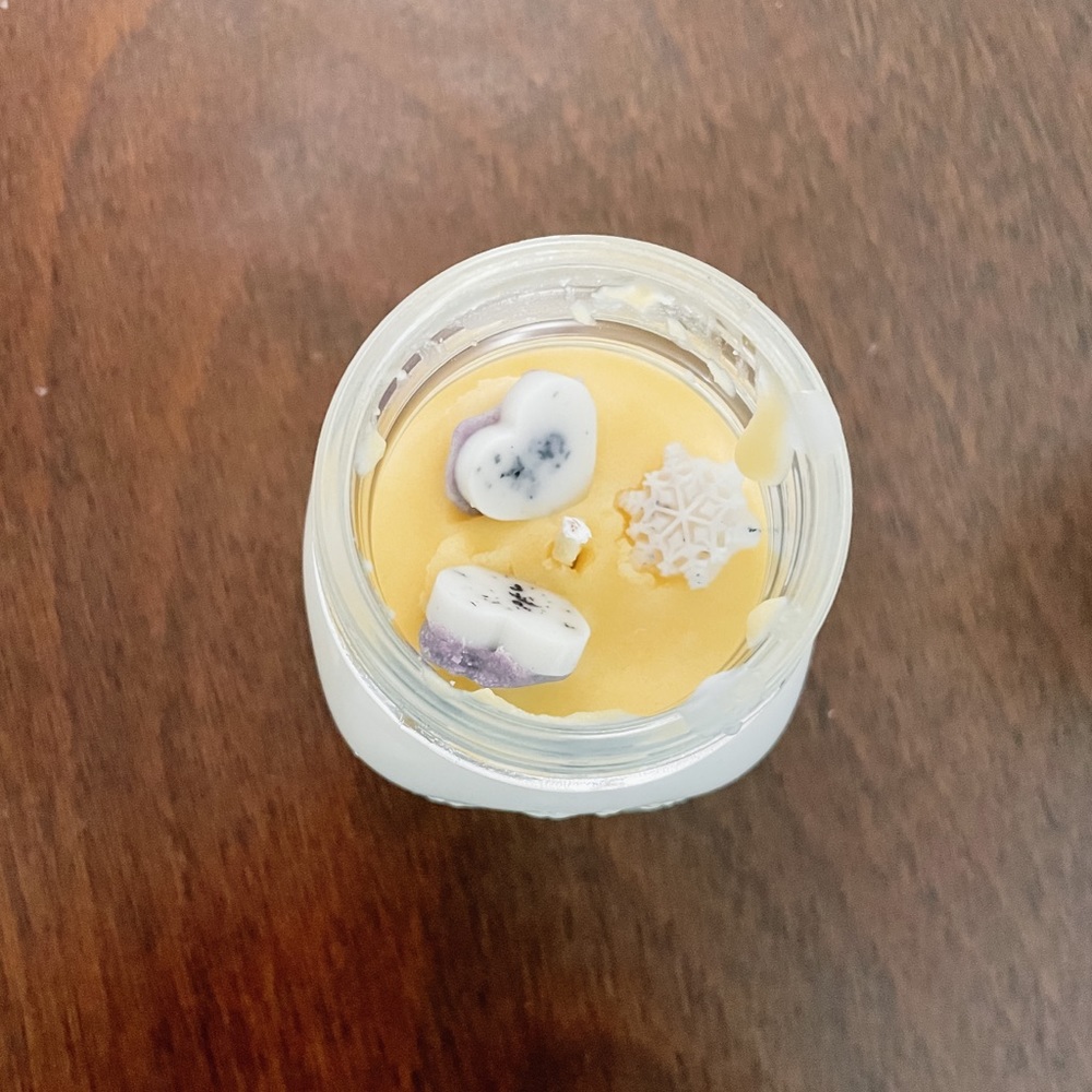 Citrus scented soy candle